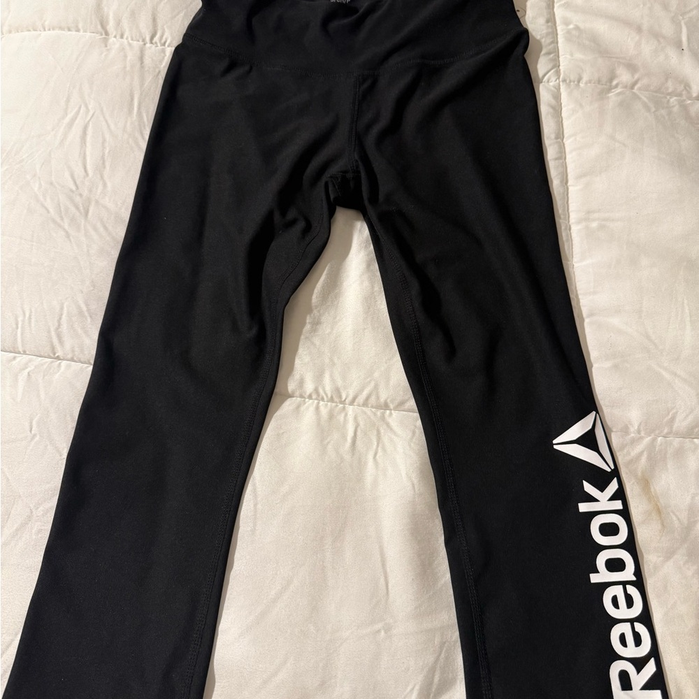 Reebok Skinny Capri Training Pants .  NWT.  Size Small